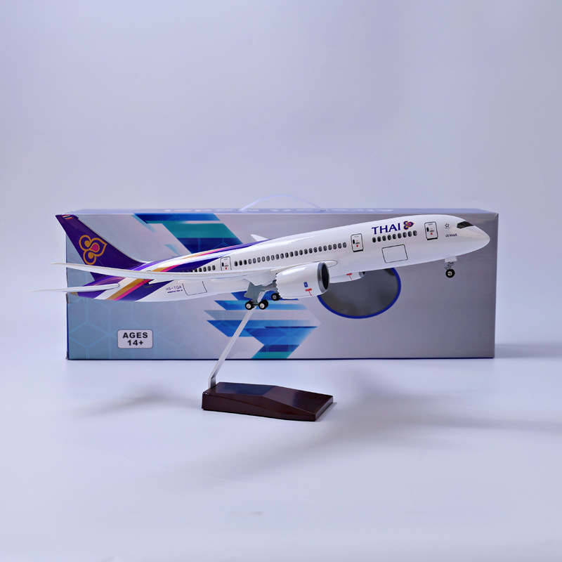 Modelo de Avião em Plástico Es - Model Airplane Plastic avaliação e preço